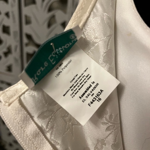 👗HOST PICK👗 GIRLS RARE EDITIONS IVORY & WHITE SLEEVELESS FLOWER GIRLS DRESS - Picture 9 of 9